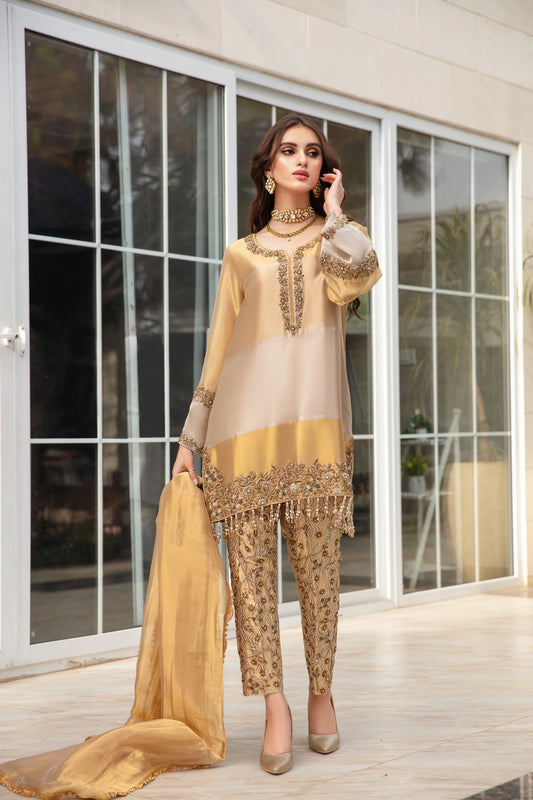 Tissue Éclat – Handcrafted Gold Tissue Ensemble