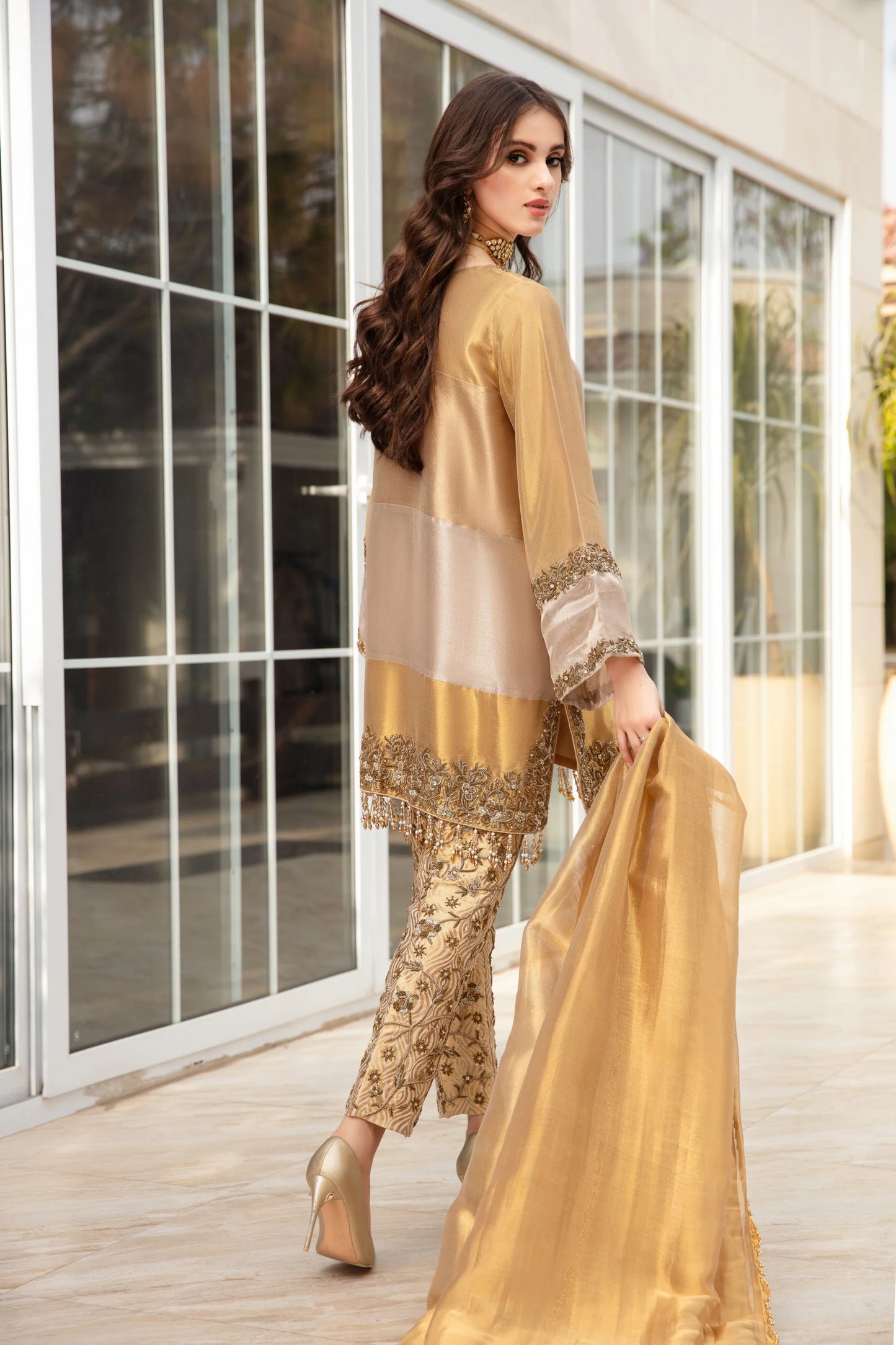 Tissue Éclat – Handcrafted Gold Tissue Ensemble